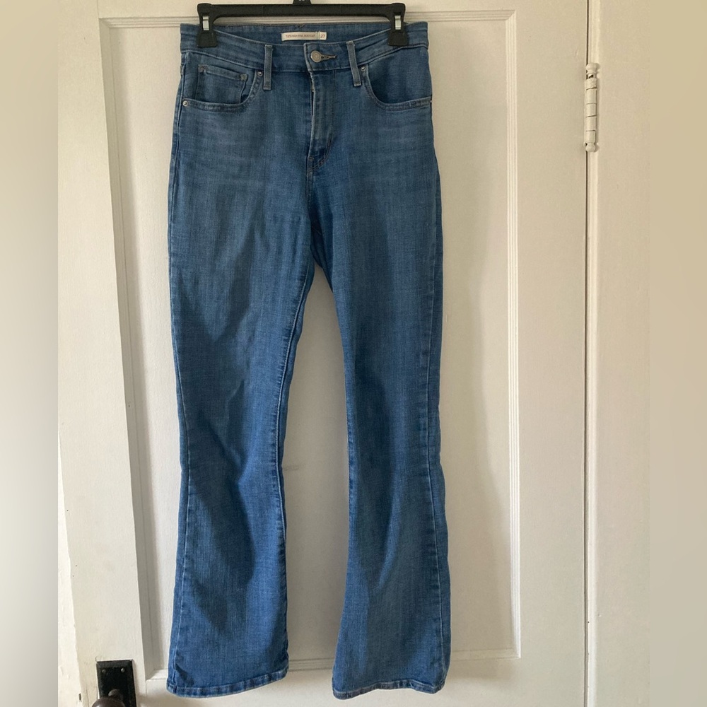 Levi’s 725 High Rise Bootcut Jeans